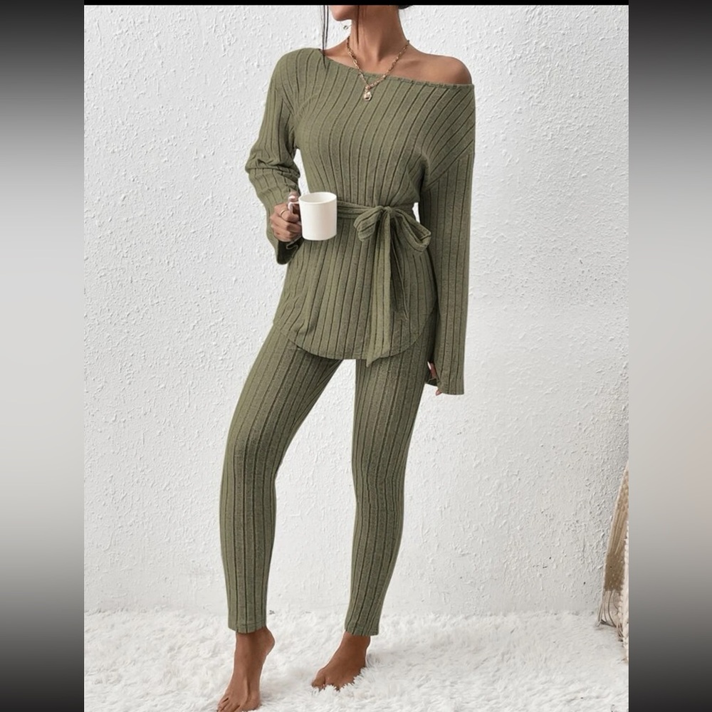 SHEIN Army green 2 piece outfit size extra small brand new thick material